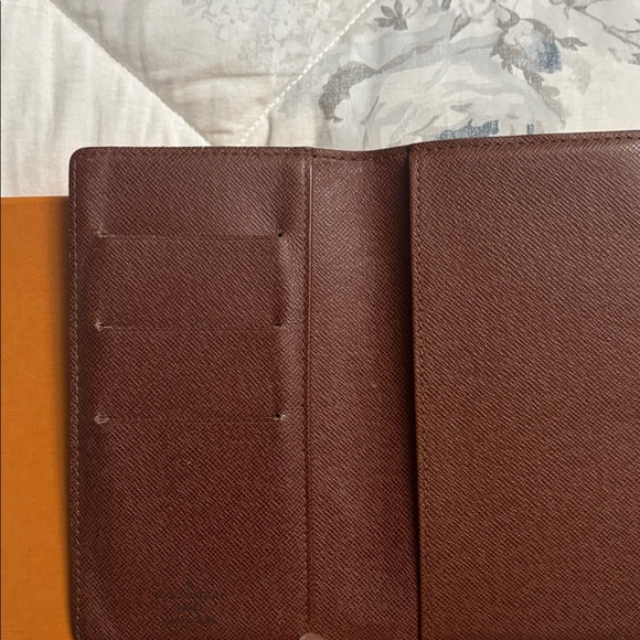 Louis Vuitton Brown Monogram with zipper - Picture 8 of 8